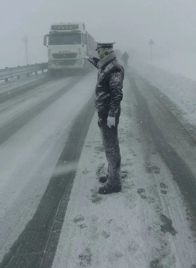 火遍全网的“雪雕”